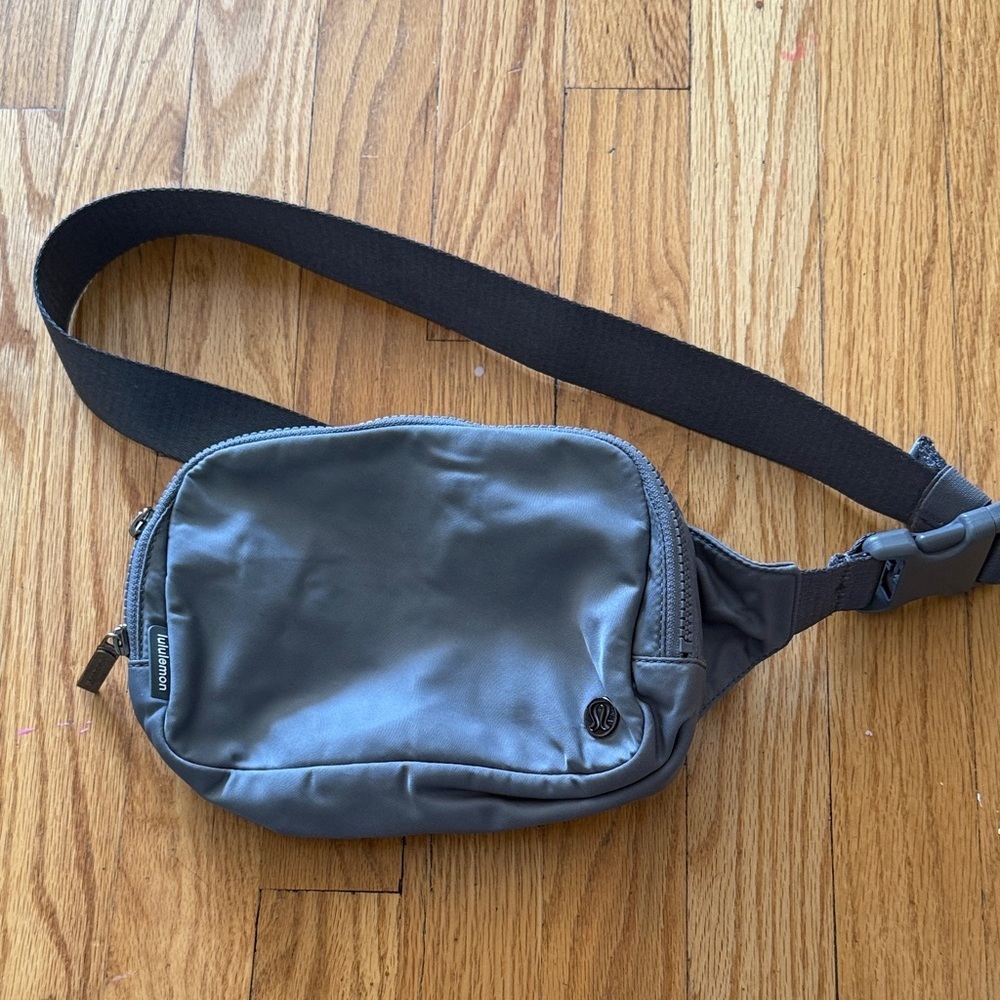 lululemon athletica Grey/Black Waist‎ Pack - Compact Belt Bag